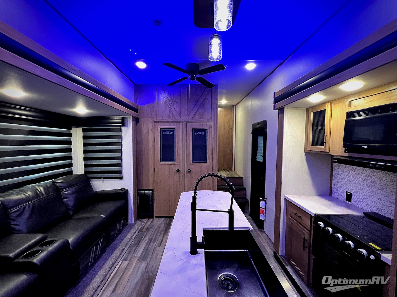 2023 Forest River Cherokee Arctic Wolf 3770SUITE Photo 3