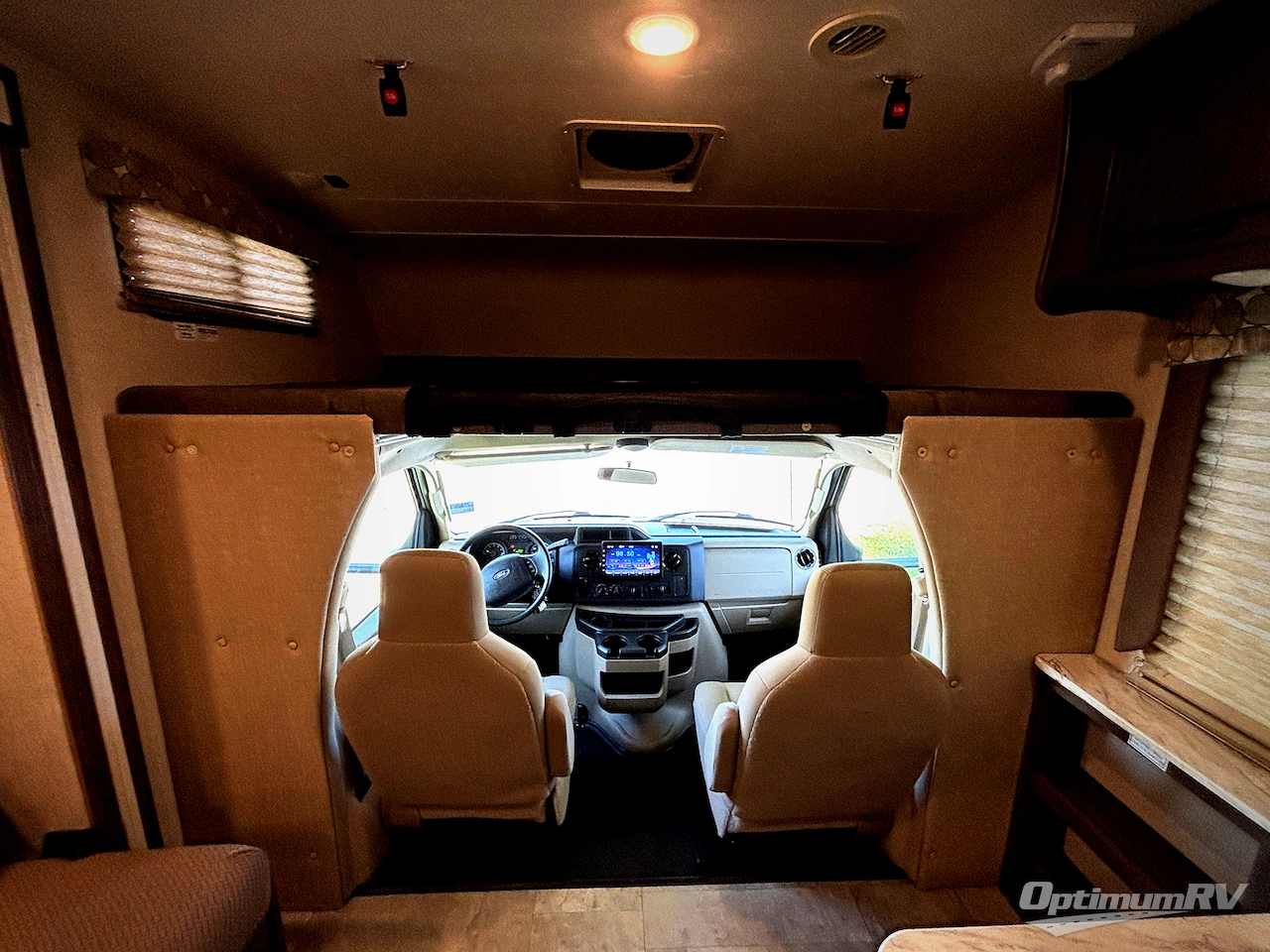 2019 Coachmen Freelander 32FS Ford 450 Photo 10