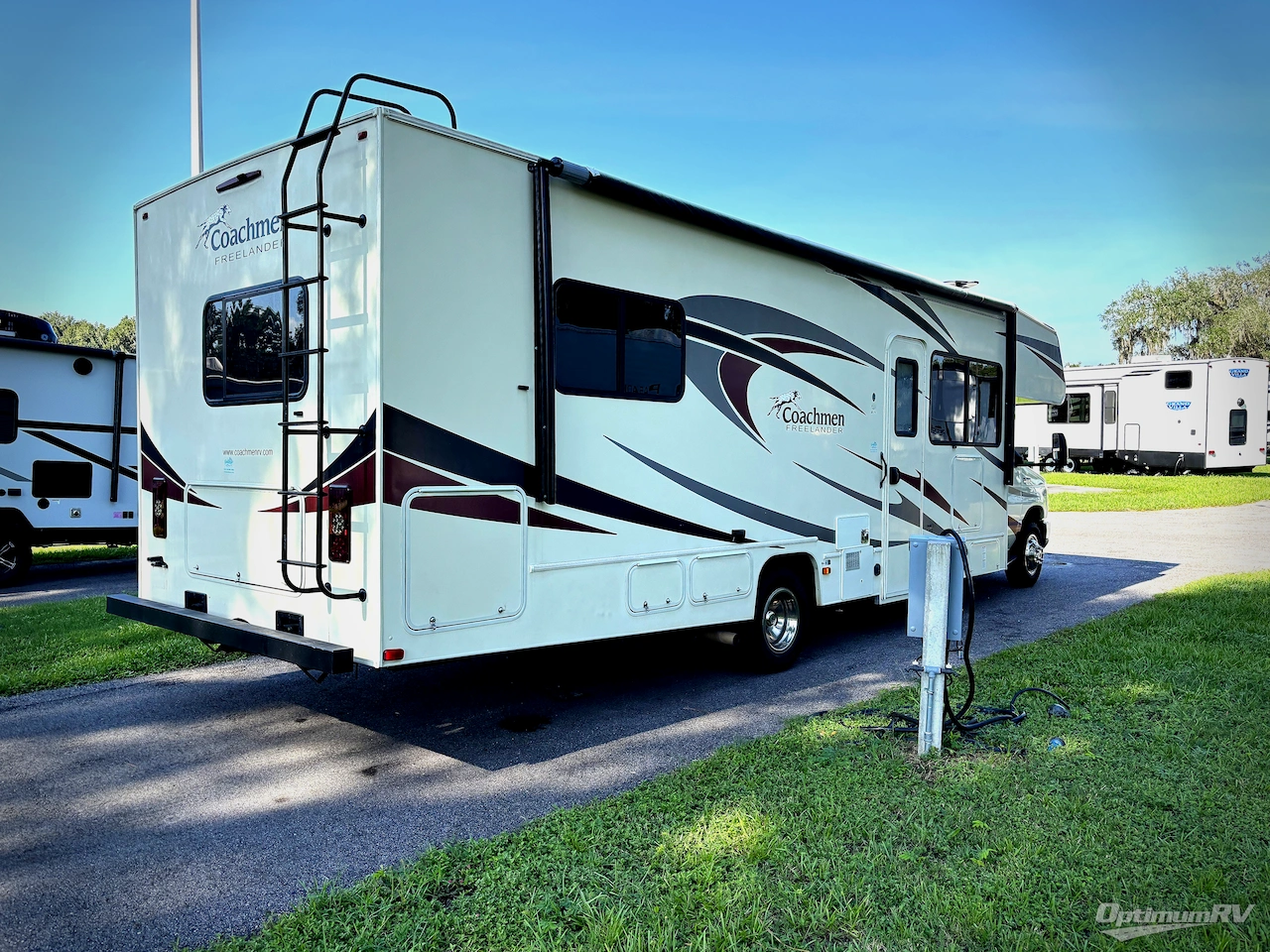 2019 Coachmen Freelander 32FS Ford 450 Photo 2
