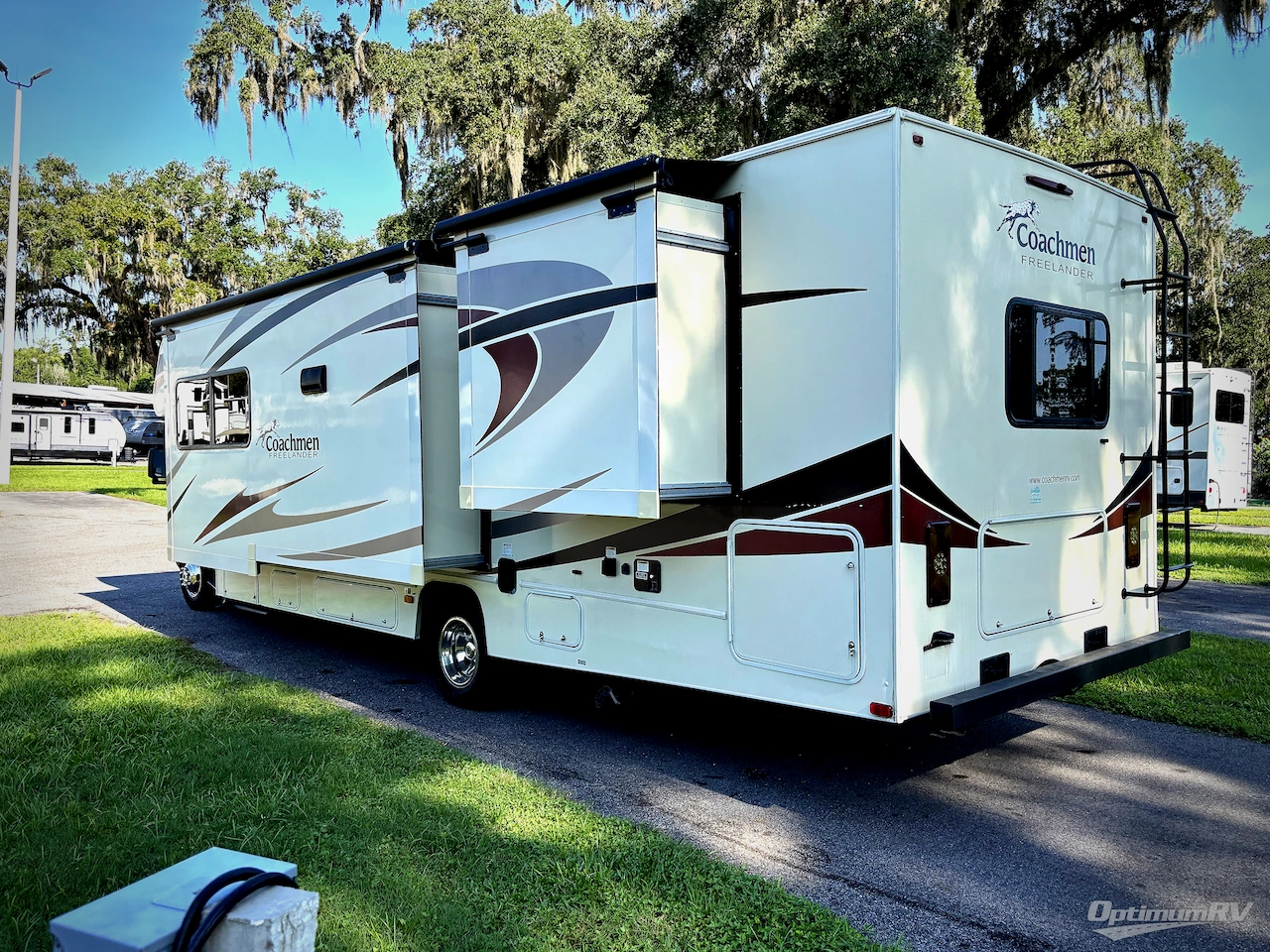 2019 Coachmen Freelander 32FS Ford 450 Photo 3