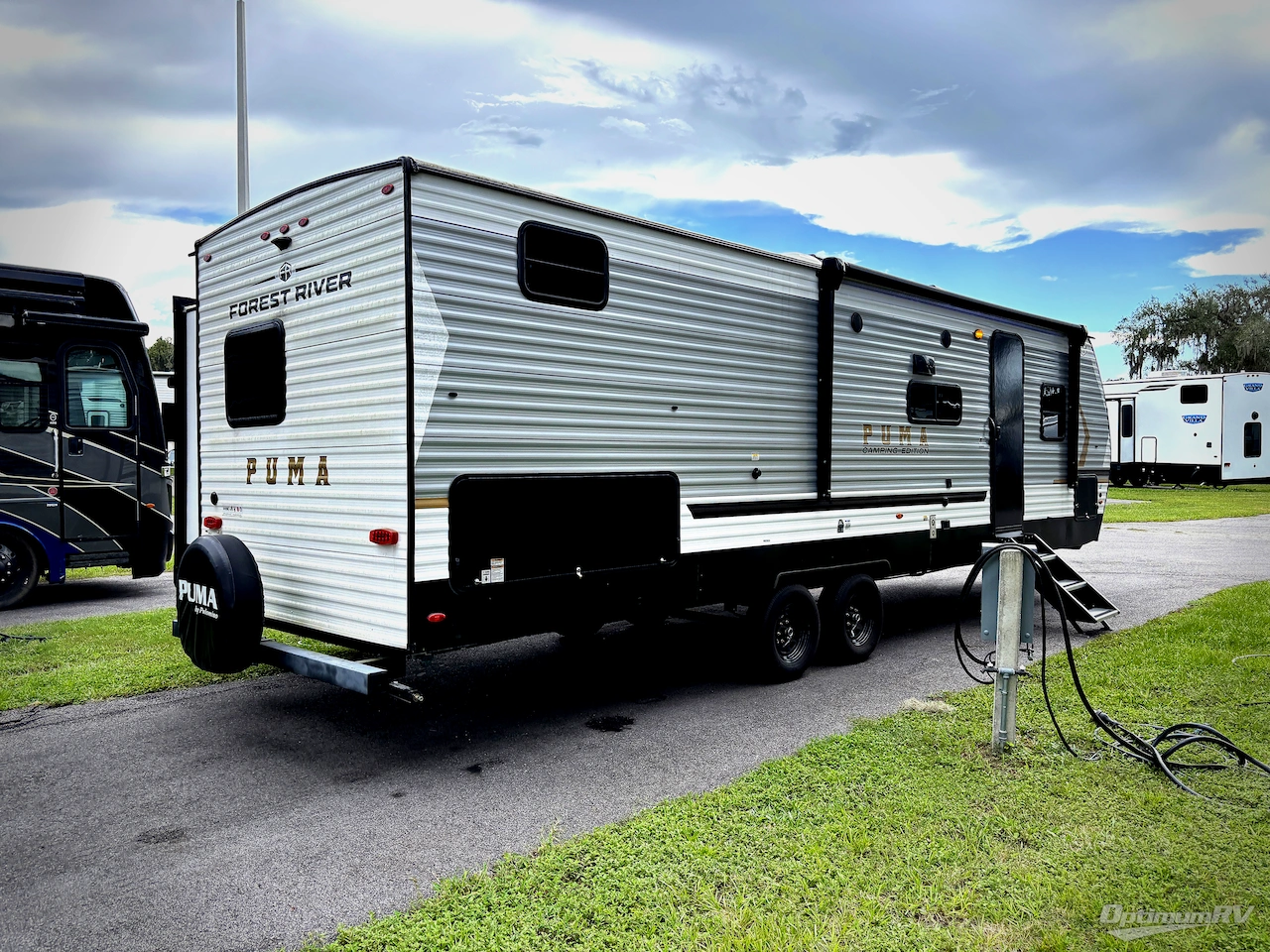 2025 Palomino Puma Camping Edition 305BHCE Photo 2