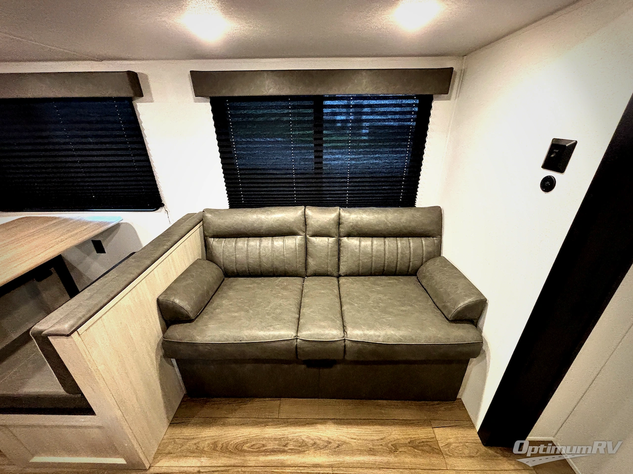 2025 Palomino Puma Camping Edition 305BHCE Photo 10