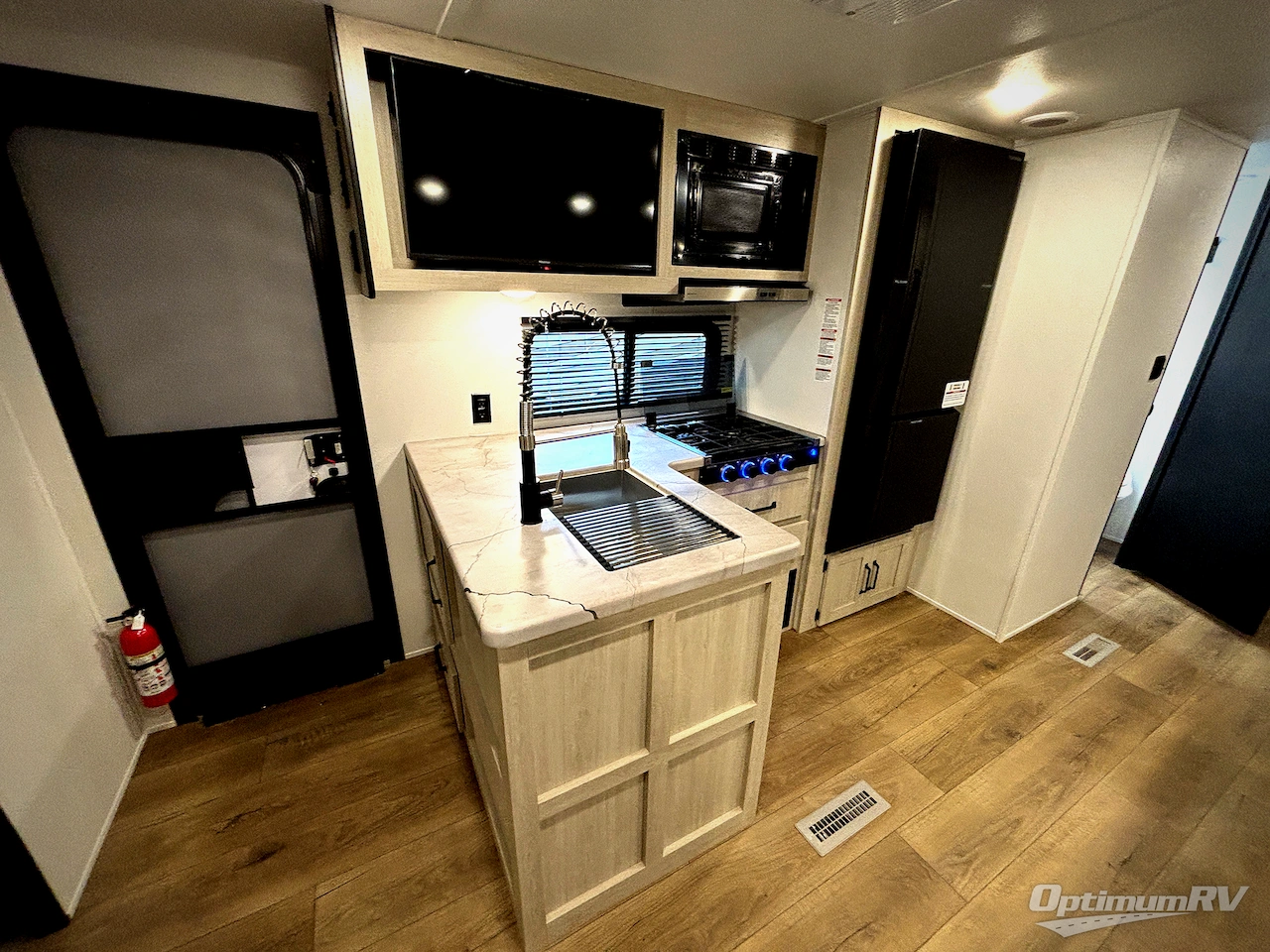 2025 Palomino Puma Camping Edition 305BHCE Photo 8