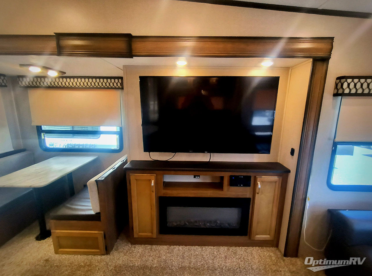 2021 Coachmen Chaparral 392MBL Photo 9