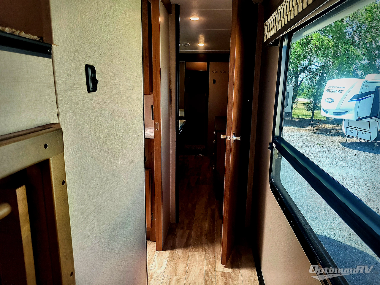 2021 Coachmen Chaparral 392MBL Photo 13