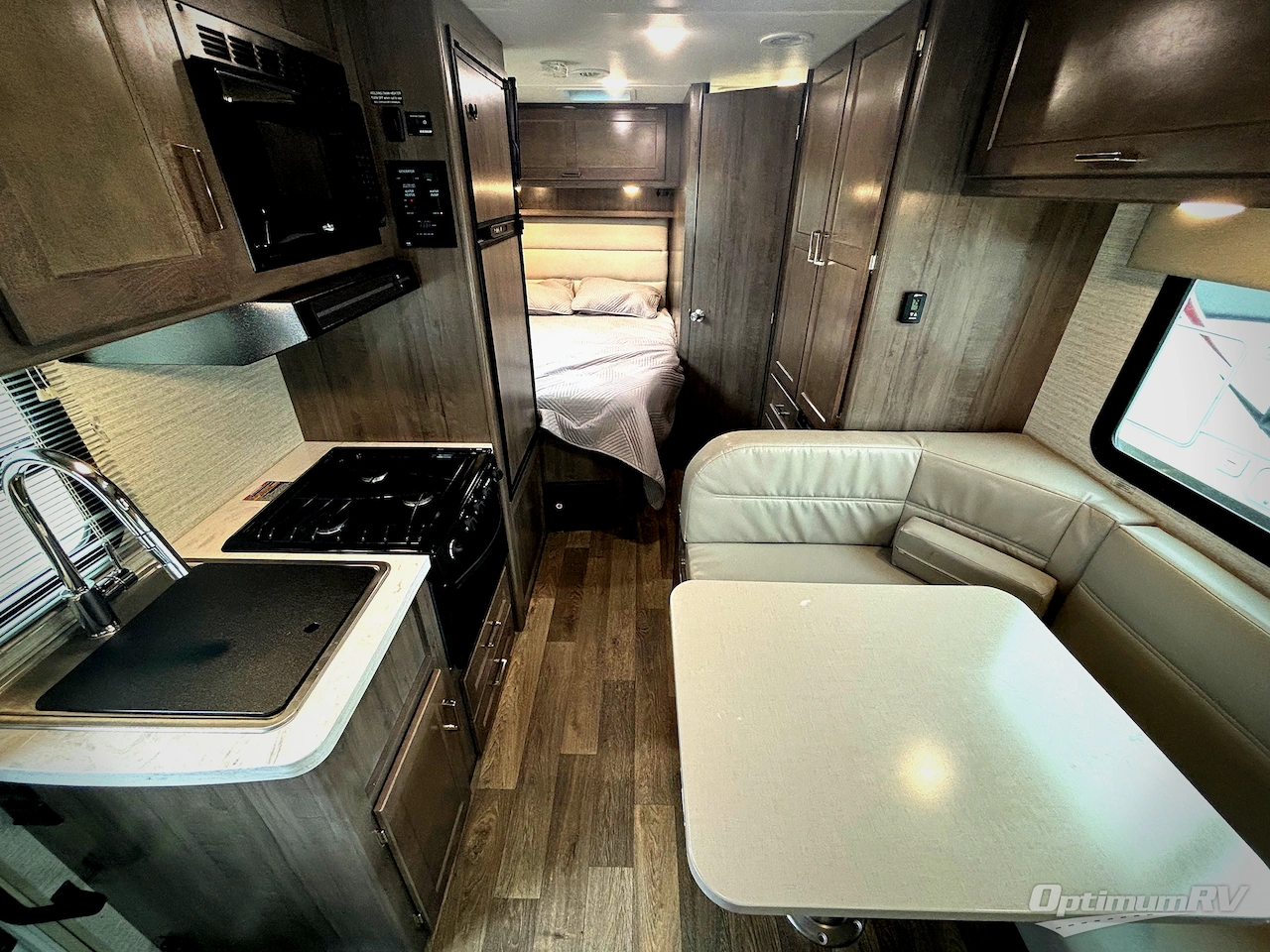 2020 Winnebago Minnie Winnie 22R Photo 7