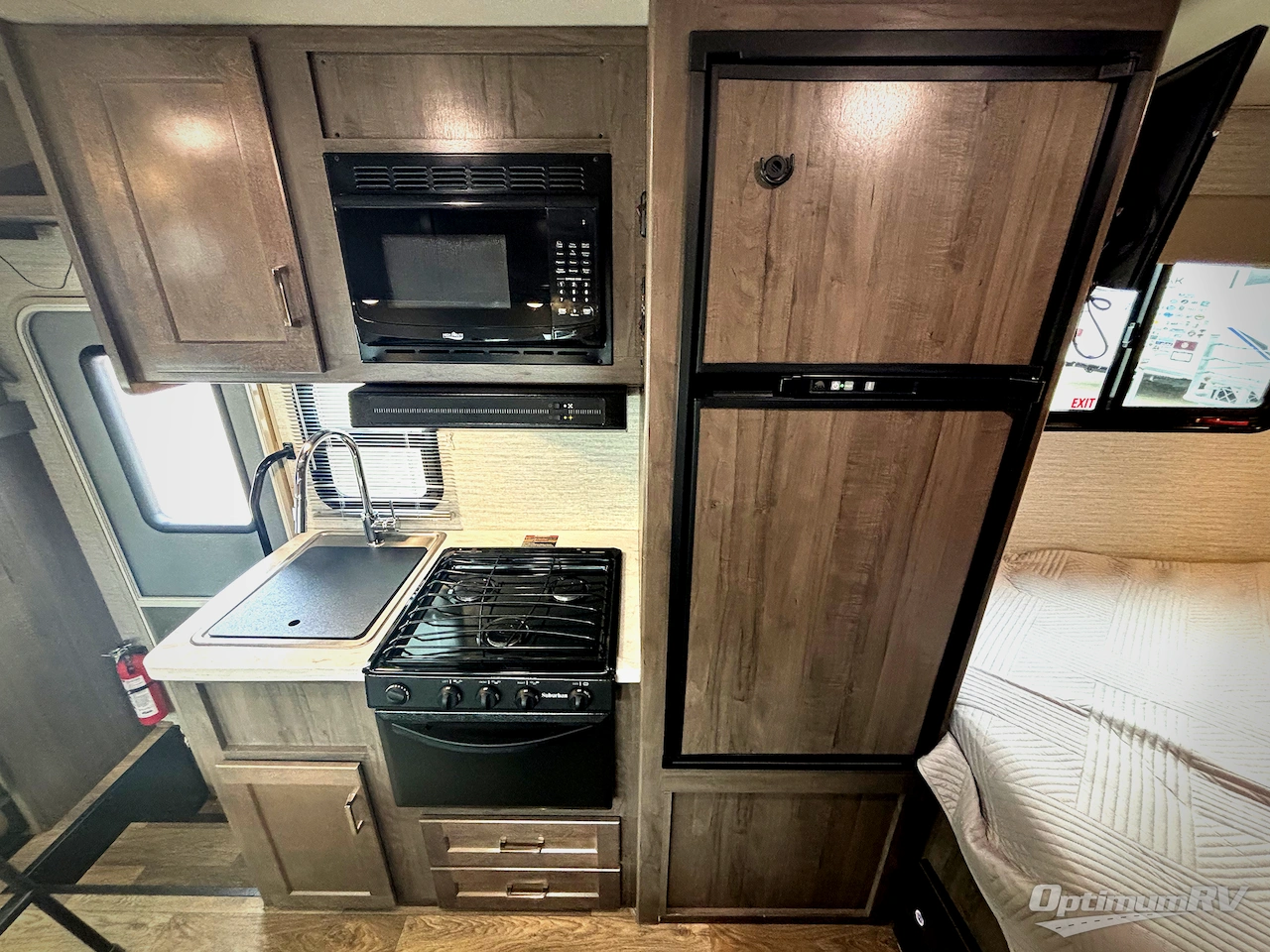 2020 Winnebago Minnie Winnie 22R Photo 8