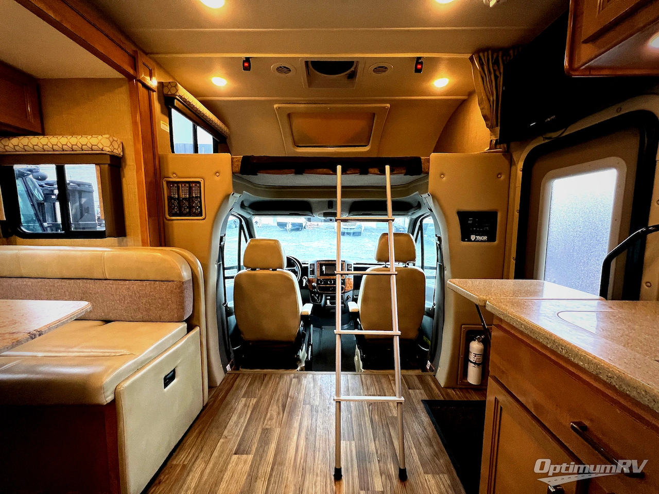 2019 Thor Quantum Sprinter KM24 Photo 4