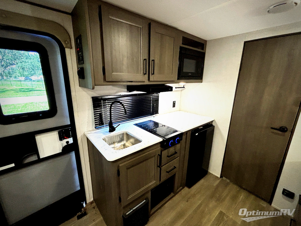 2025 Grand Design Transcend One 151BH Photo 8