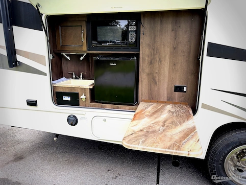 2019 Coachmen Freelander 32DS Ford 450 RV Photo 4