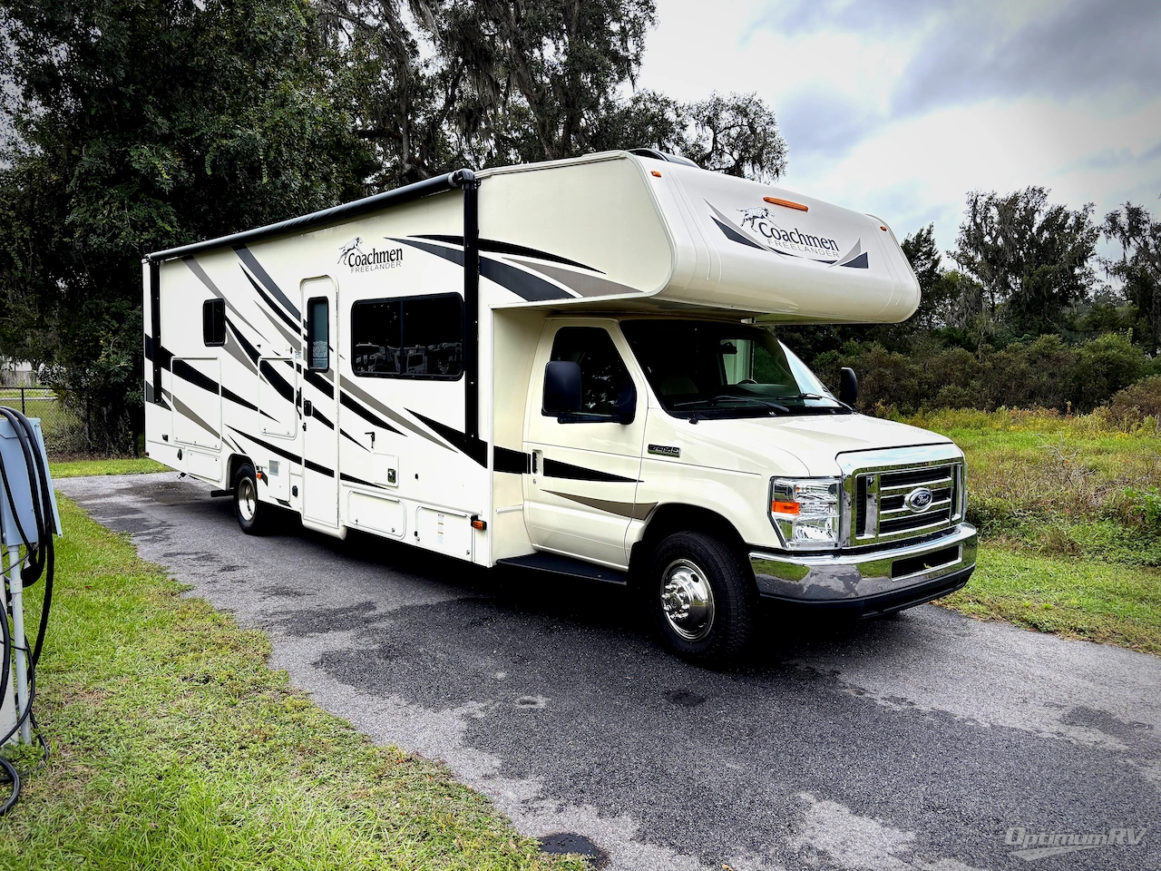 2019 Coachmen Freelander 32DS Ford 450 Photo 1