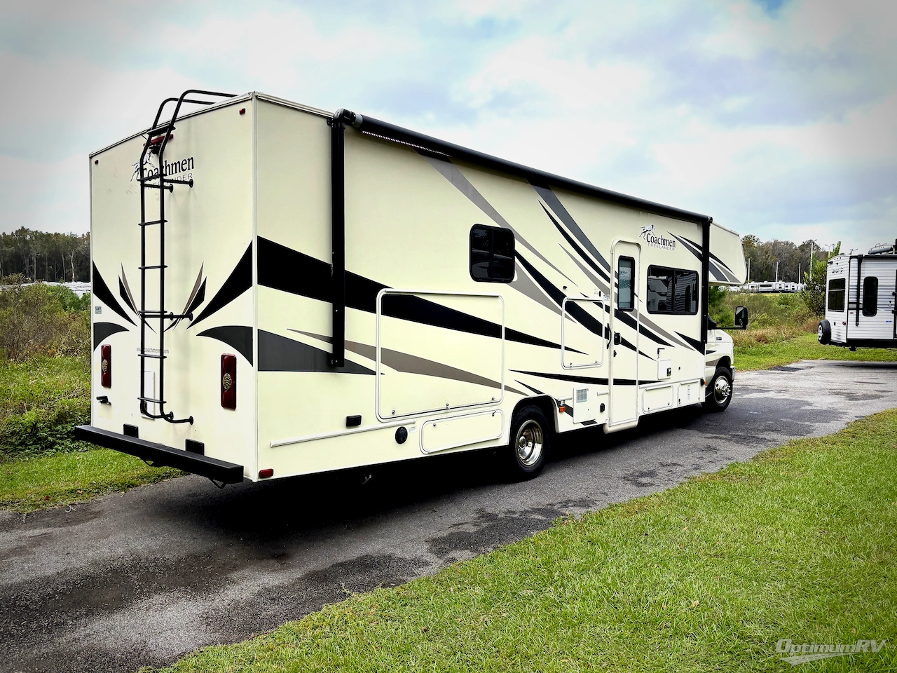2019 Coachmen Freelander 32DS Ford 450 Photo 2