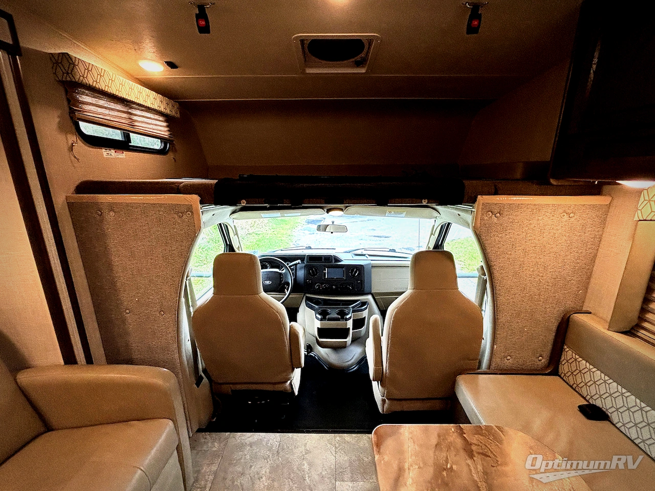 2019 Coachmen Freelander 32DS Ford 450 Photo 9
