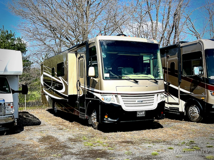 2017 Newmar Bay Star 3518 RV Photo 1