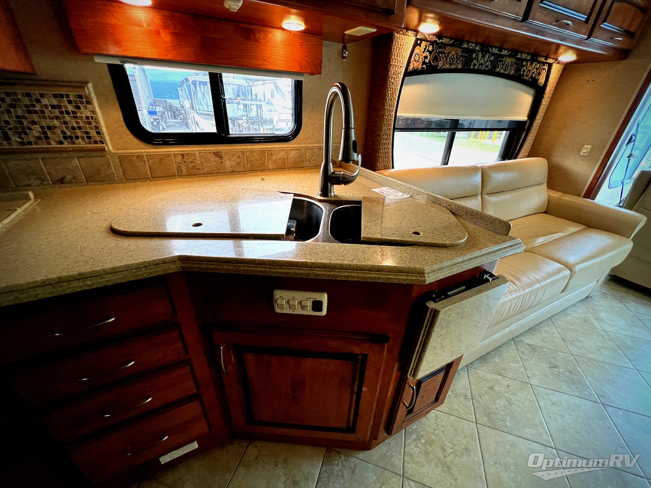 2011 Holiday Rambler Ambassador 36PFT Photo 12