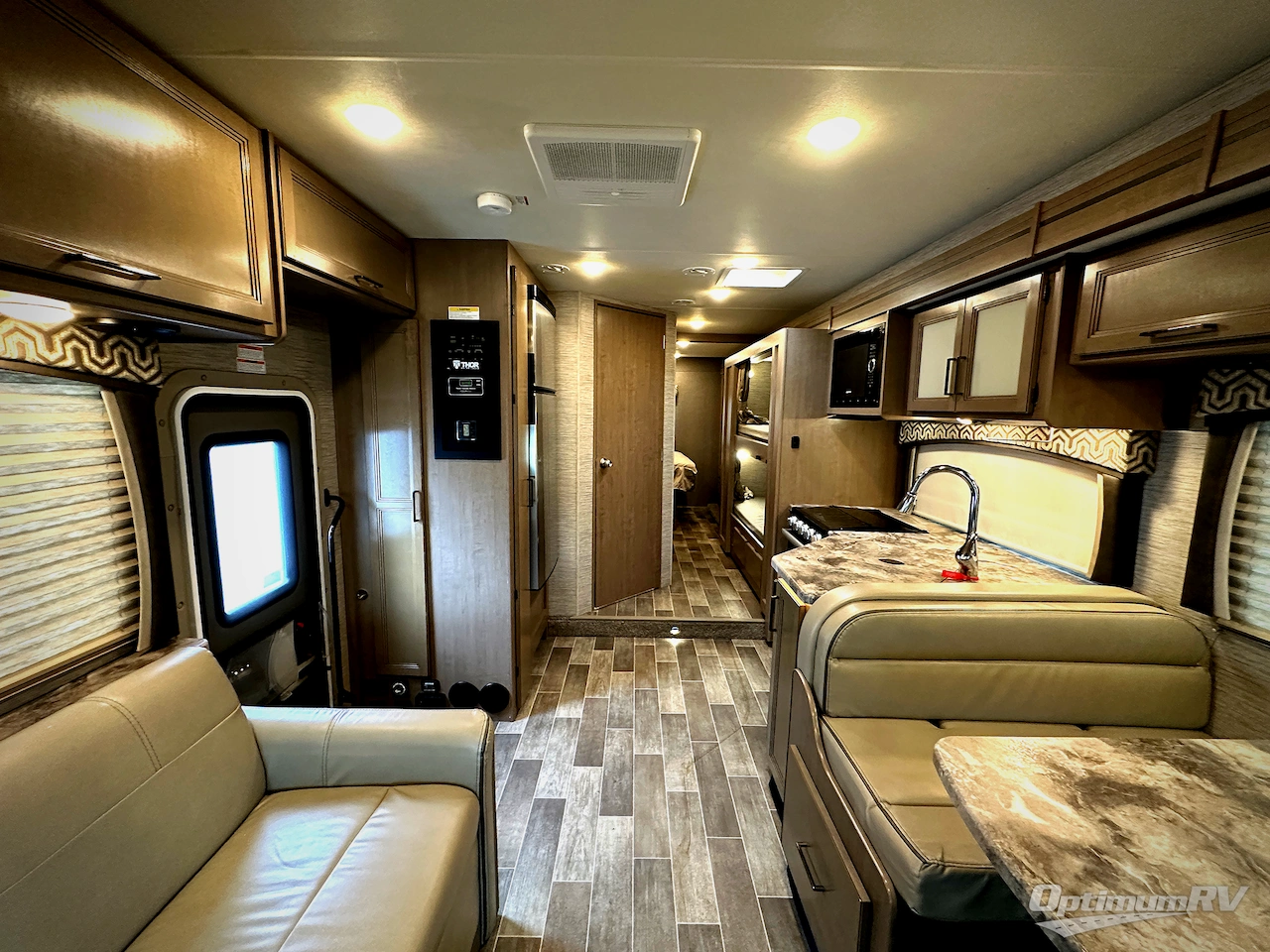 2021 Thor Chateau 31EV Photo 7