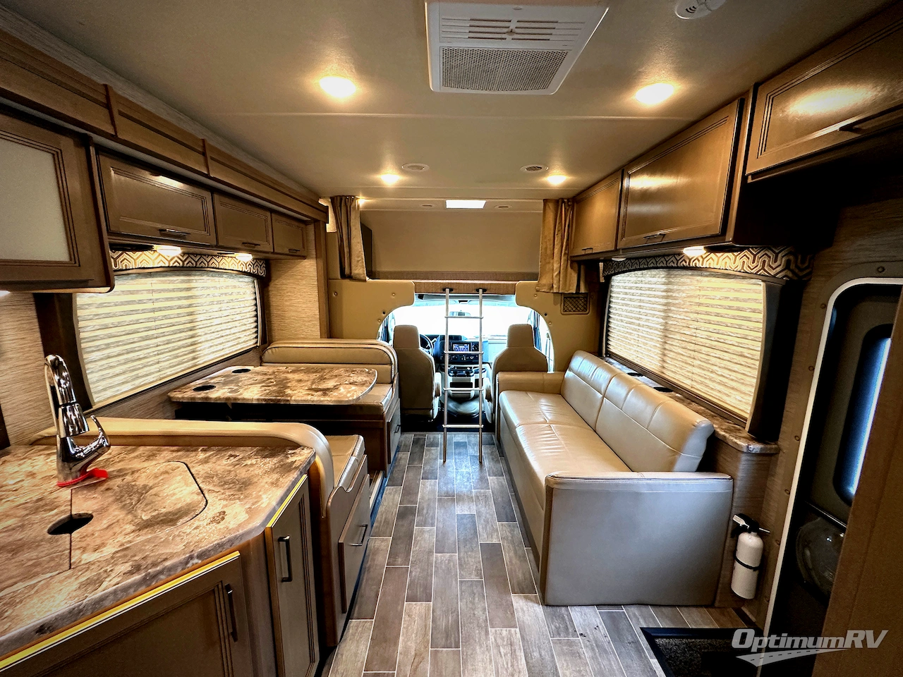 2021 Thor Chateau 31EV Photo 8