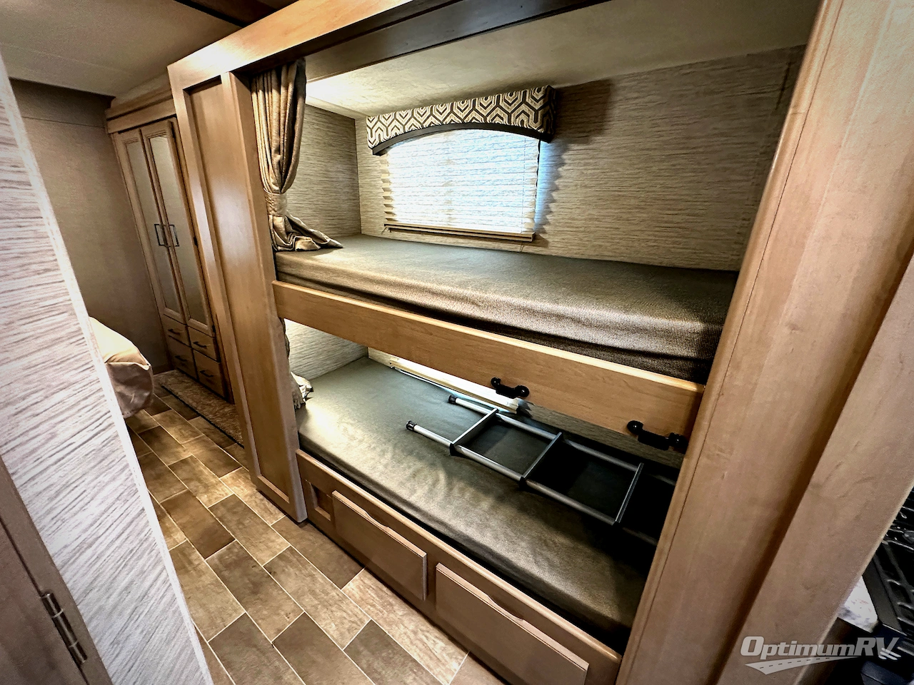 2021 Thor Chateau 31EV Photo 16