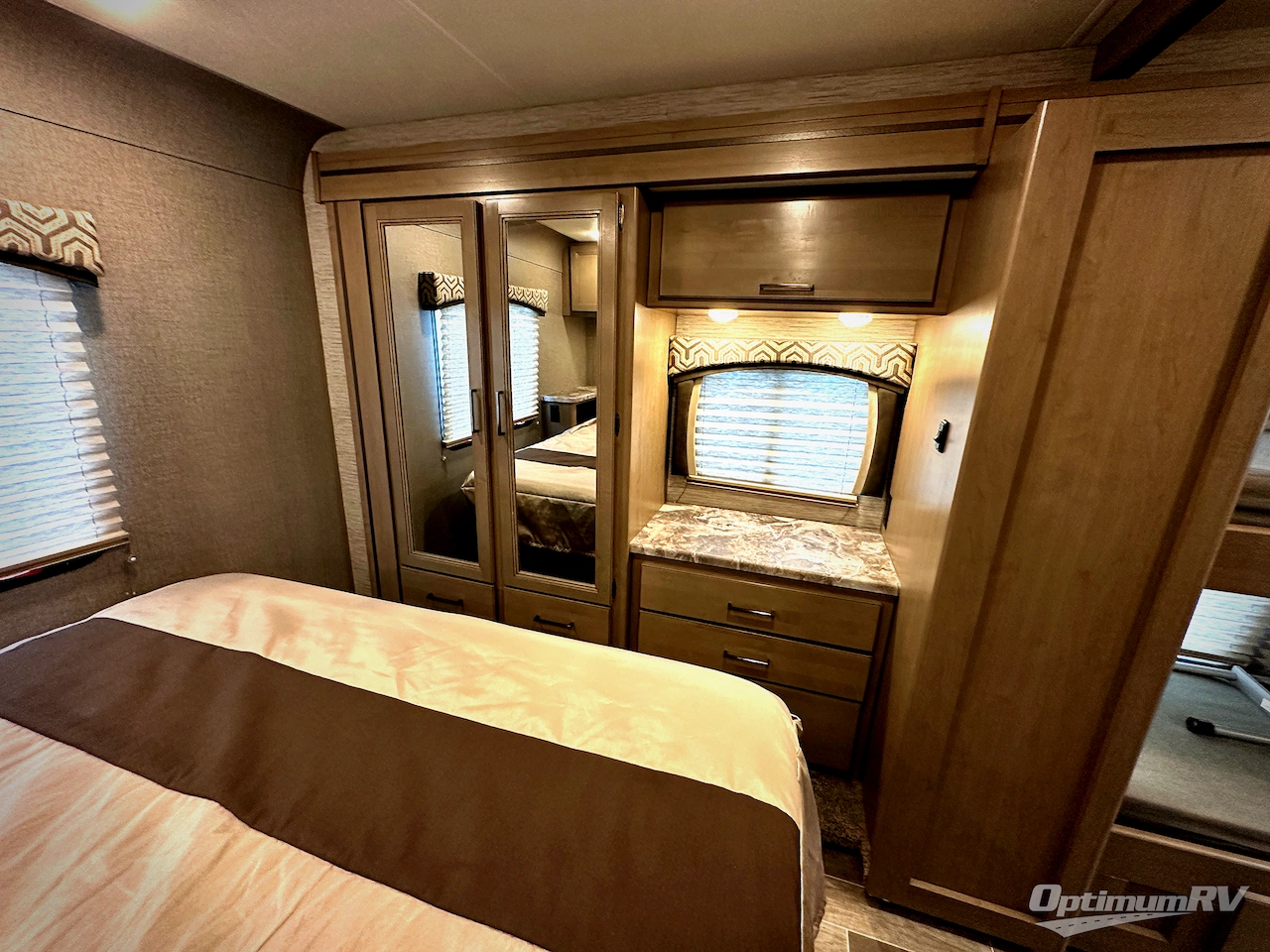 2021 Thor Chateau 31EV Photo 22