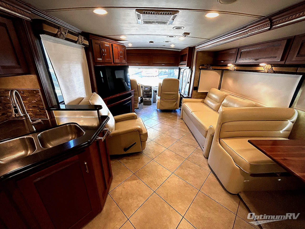 2015 Winnebago Forza 36G Photo 3