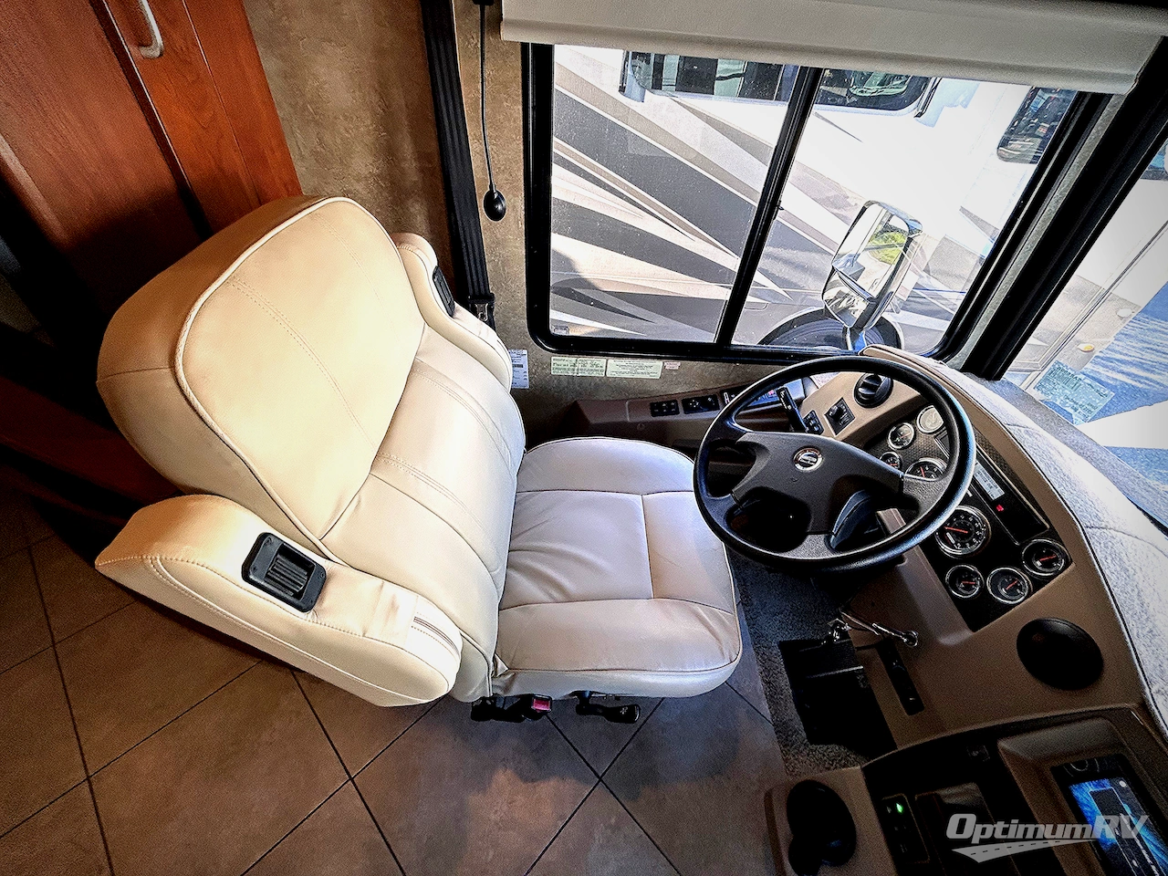 2015 Winnebago Forza 36G Photo 5