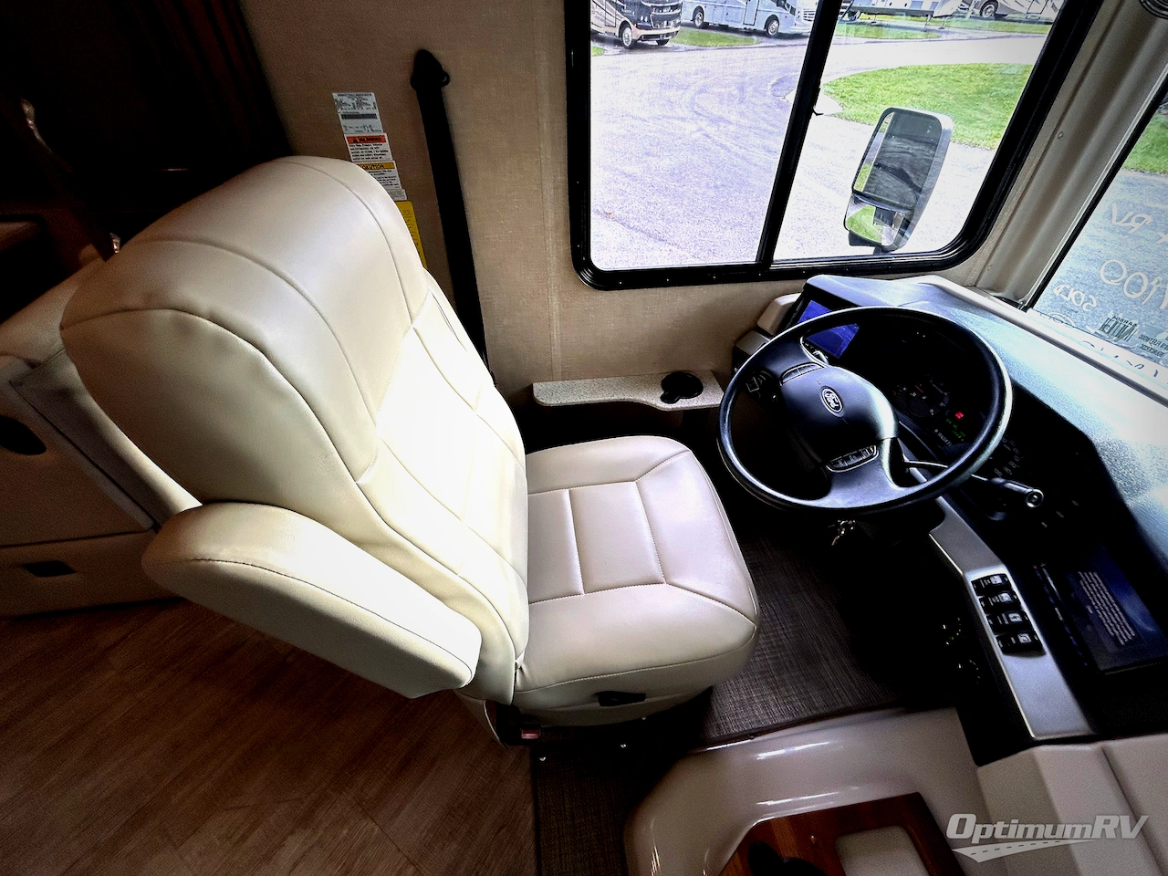 2018 Fleetwood Bounder 33C Photo 6