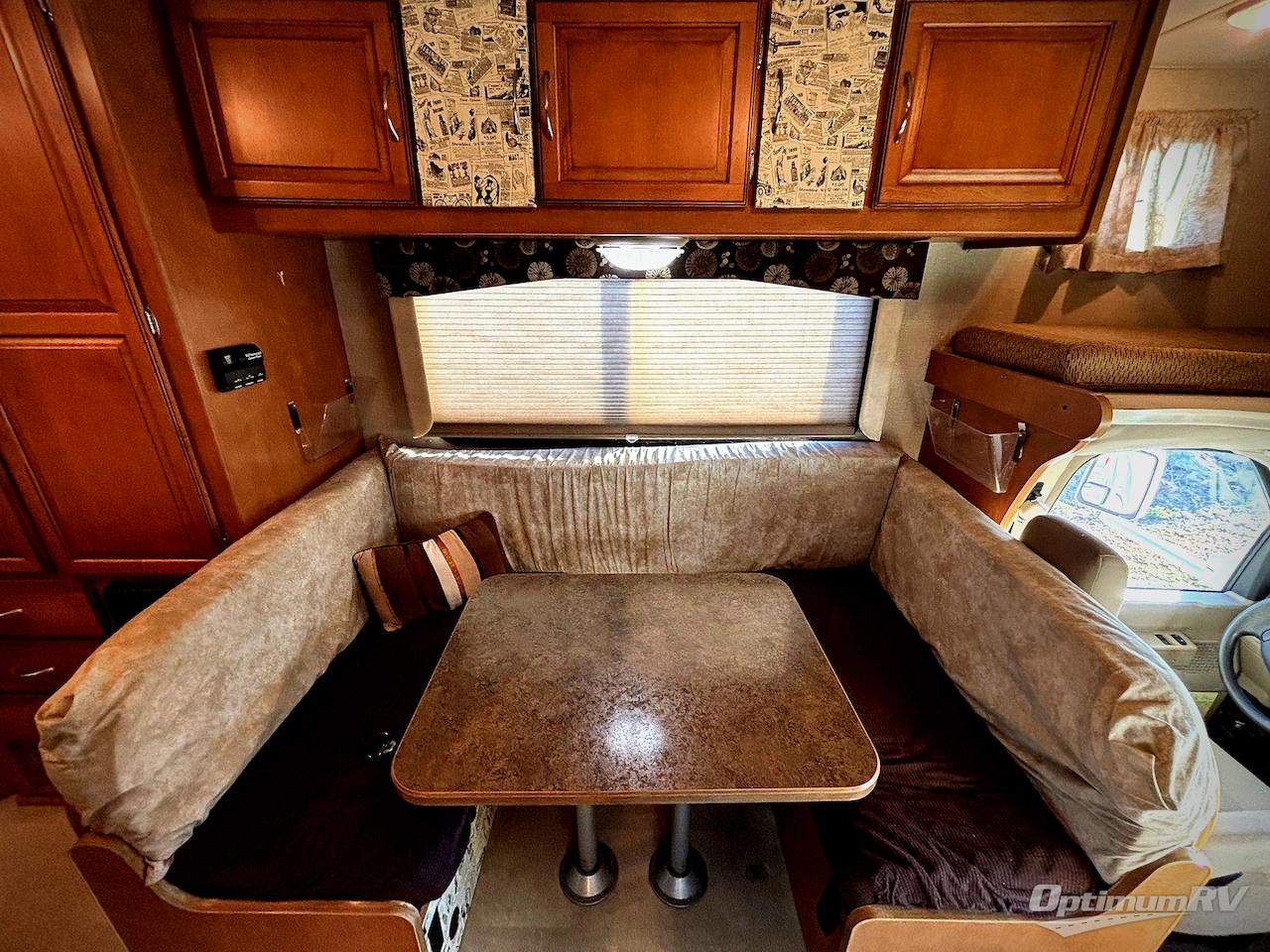 2015 Winnebago Minnie Winnie 322R Photo 14