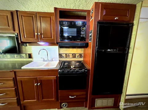 2015 Winnebago Vista 31KE RV Photo 2