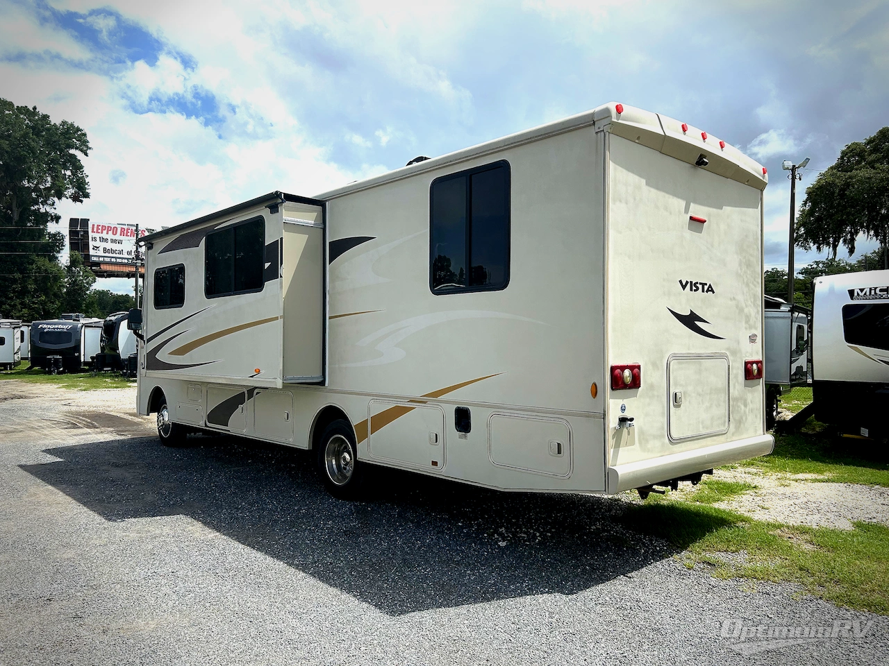 2015 Winnebago Vista 31KE Photo 3