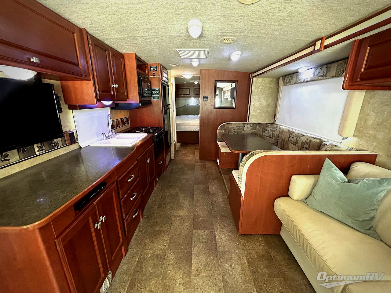 2015 Winnebago Vista 31KE Photo 4