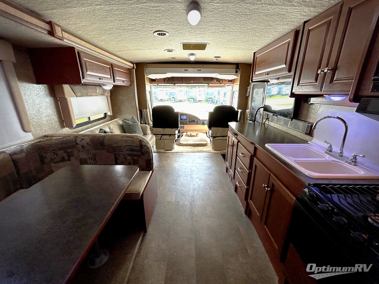 2015 Winnebago Vista 31KE Photo 5