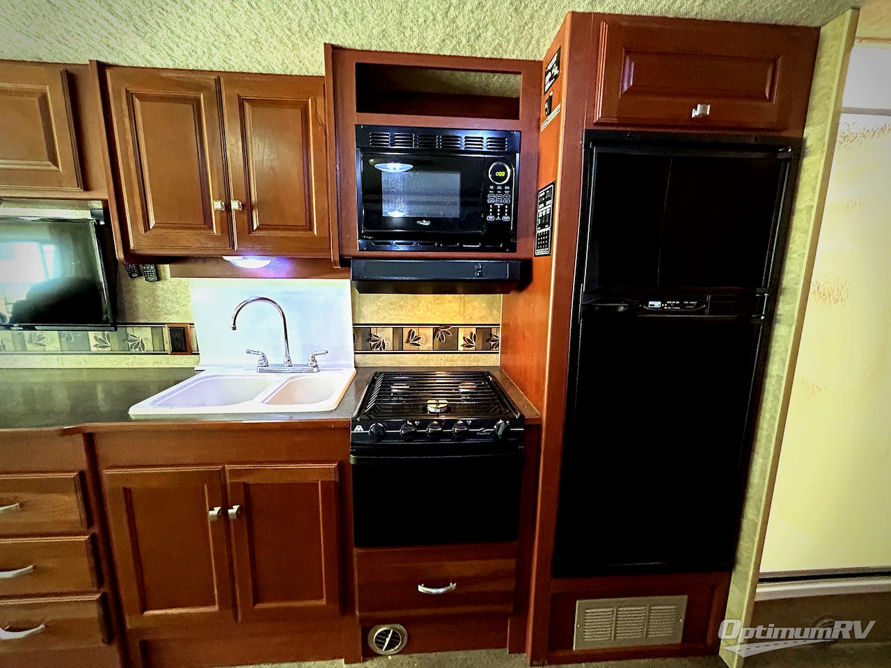 2015 Winnebago Vista 31KE Photo 6