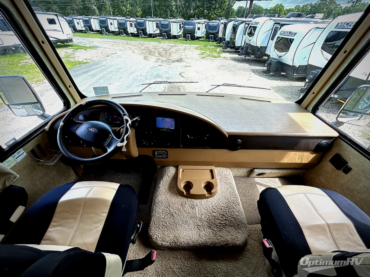 2015 Winnebago Vista 31KE Photo 8