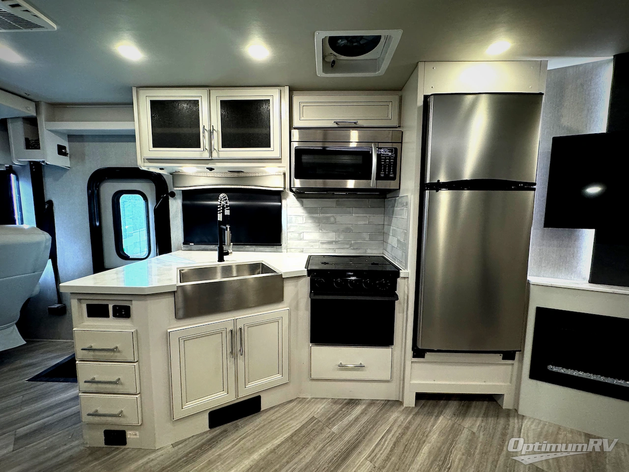 2023 Holiday Rambler Invicta 34MB Photo 4