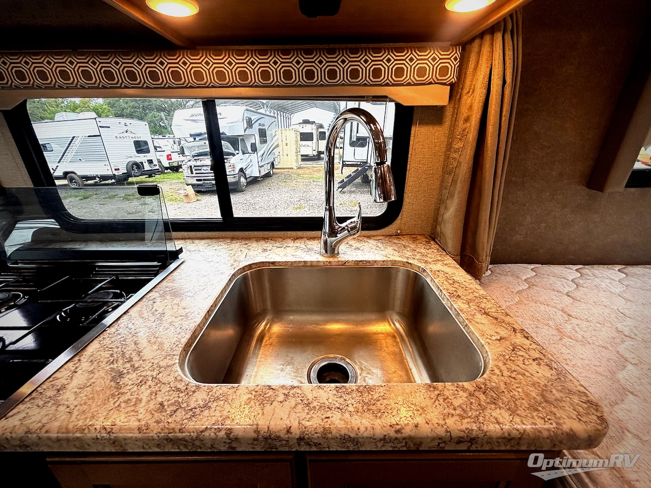 2020 Thor Four Winds 23U Photo 15