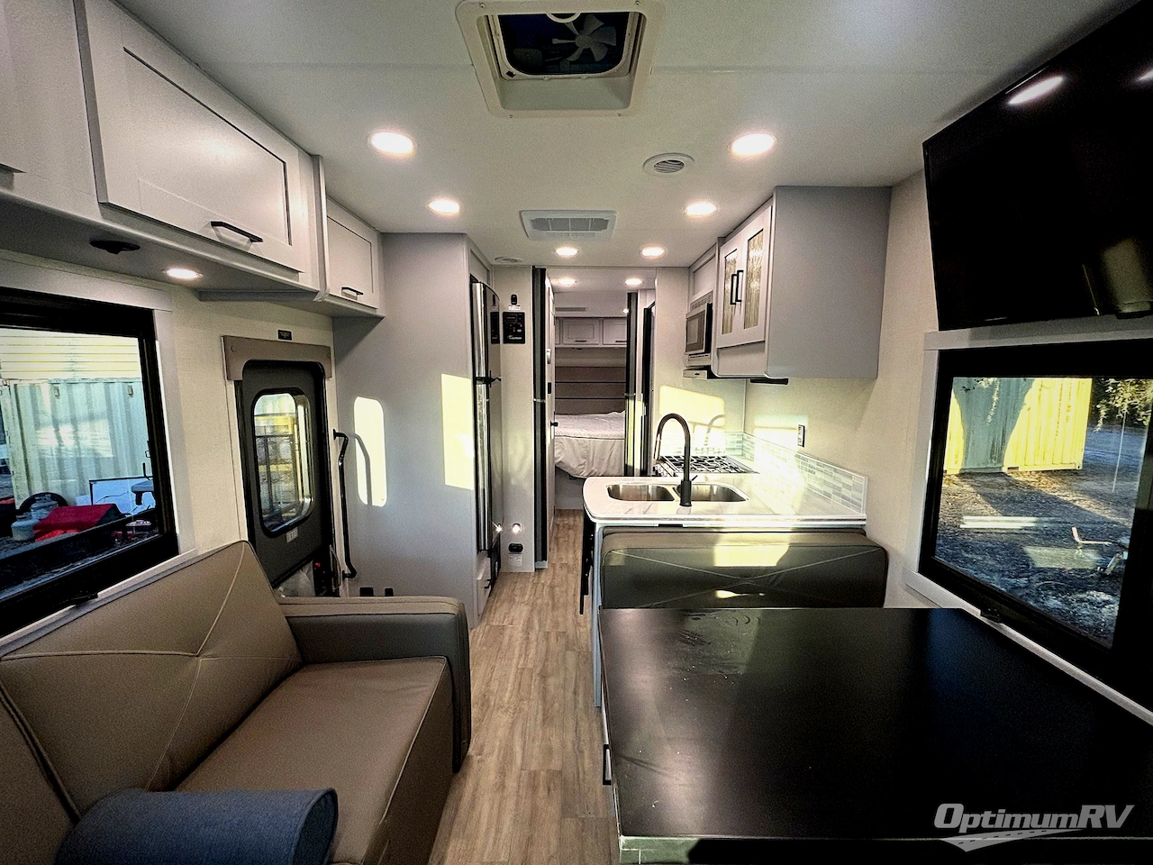 2025 Coachmen Pursuit 27XPS Photo 4