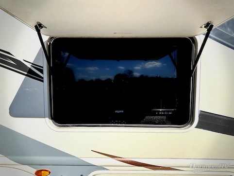 2019 Thor Hurricane 29M RV Photo 4