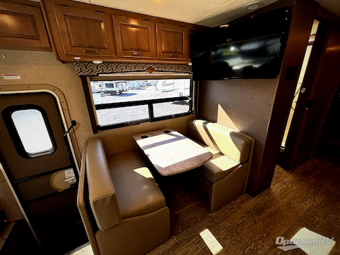 2019 Thor Hurricane 29M RV Photo 2