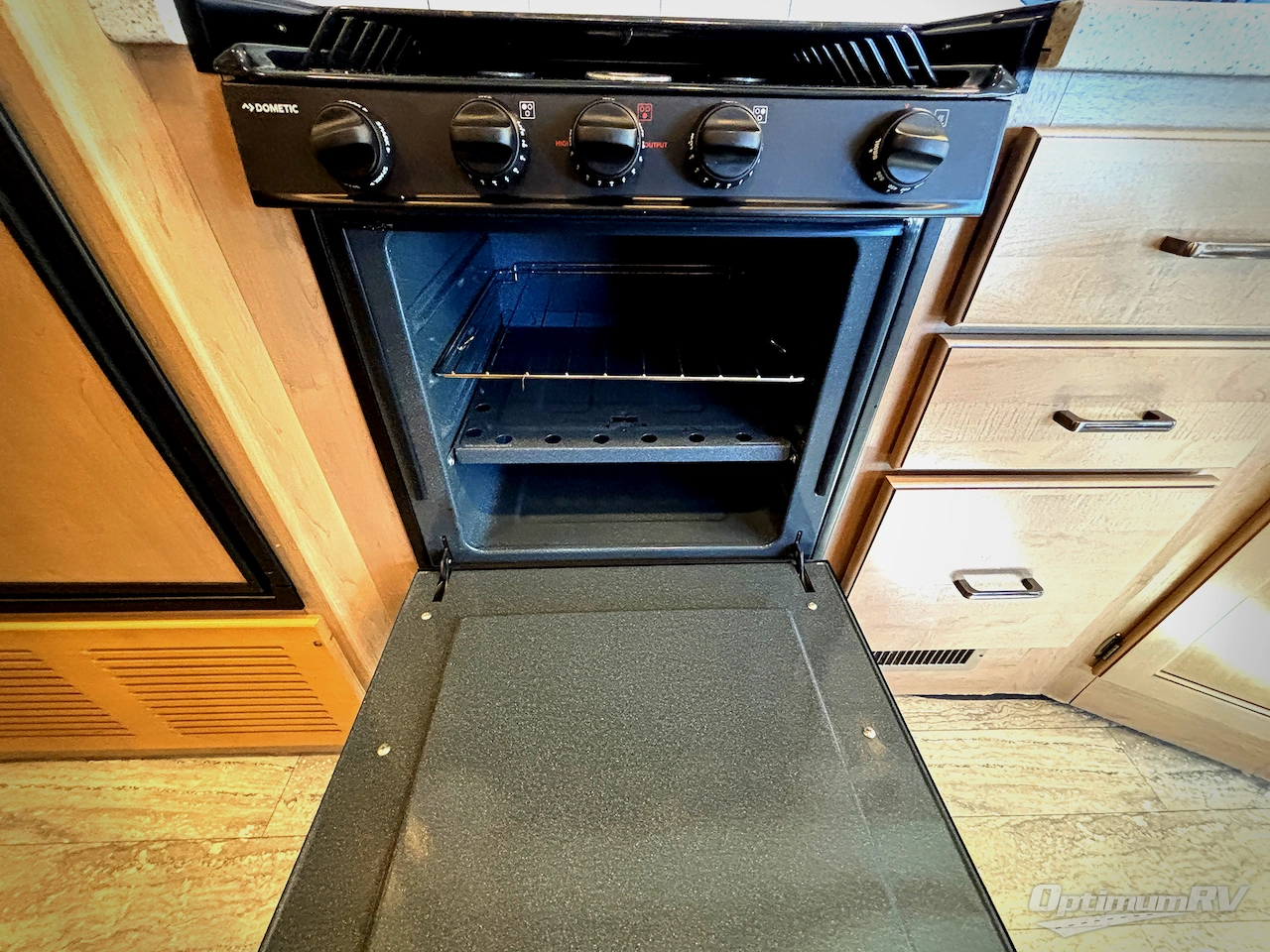 2019 Thor Hurricane 29M Photo 11