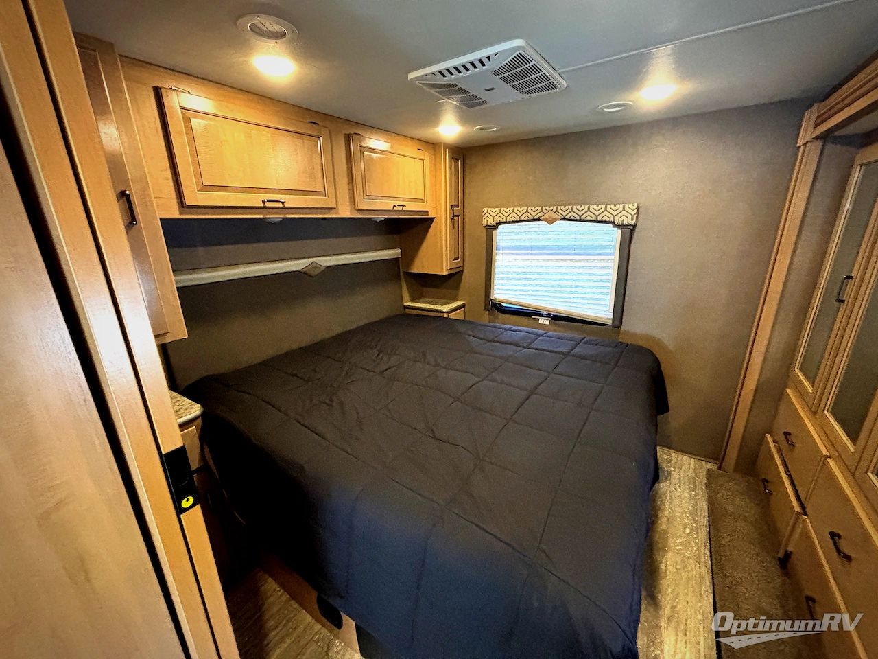 2019 Thor Hurricane 29M Photo 15