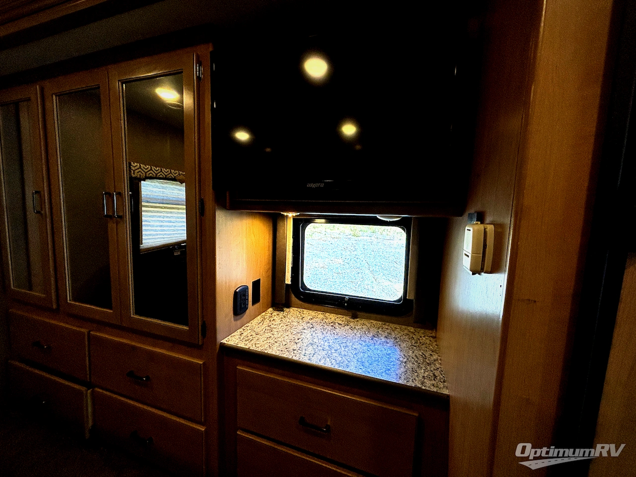 2019 Thor Hurricane 29M Photo 17