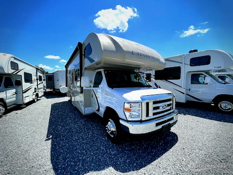 Used 2018 Thor Chateau 26B Featured Photo