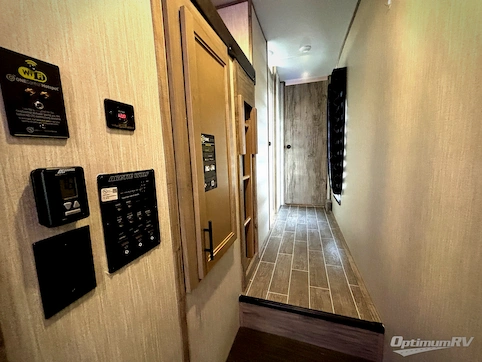 2021 Forest River Cherokee Arctic Wolf 298LB RV Photo 4