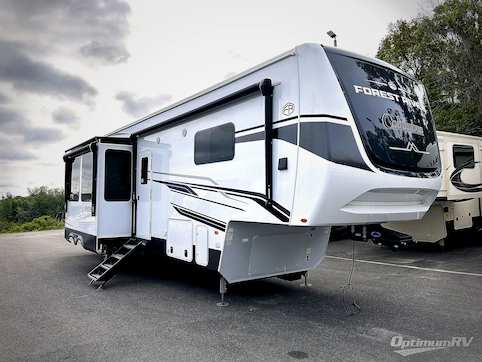 New 2025 Palomino Columbus 376DS Featured Photo