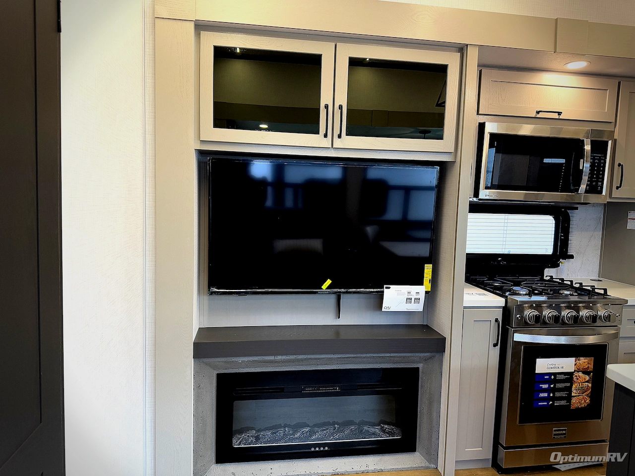 2025 Palomino Columbus 376DS Photo 6
