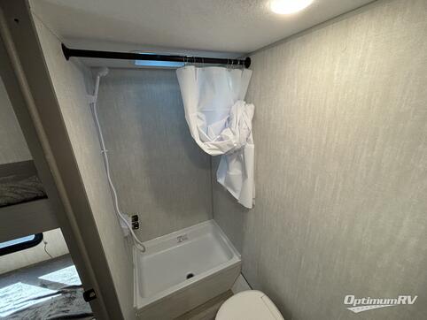 2025 Coachmen Clipper 5K Series 25QBH RV Photo 4
