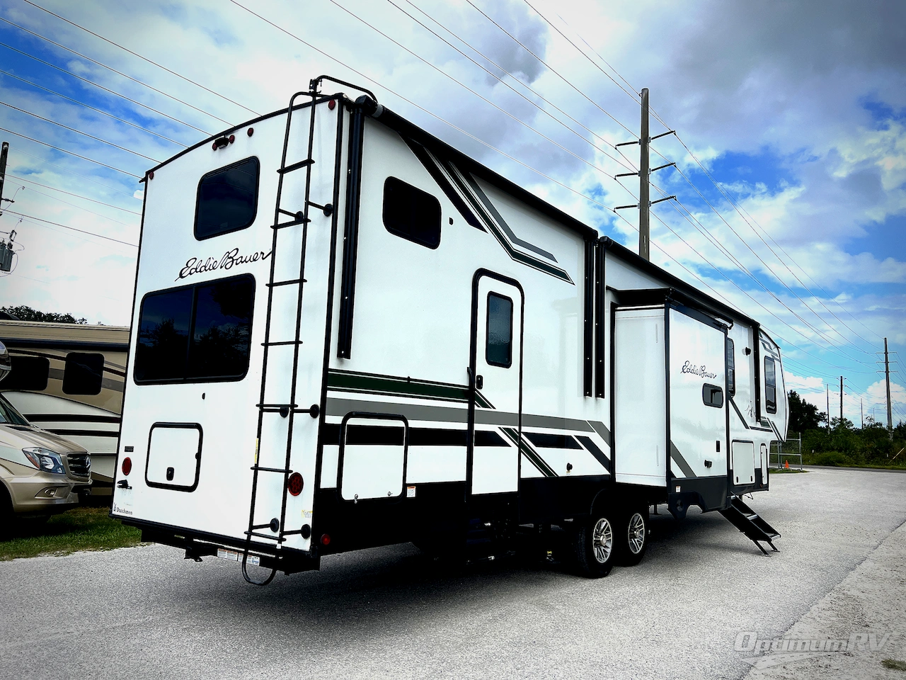 2024 Dutchmen Eddie Bauer 360LF Photo 3