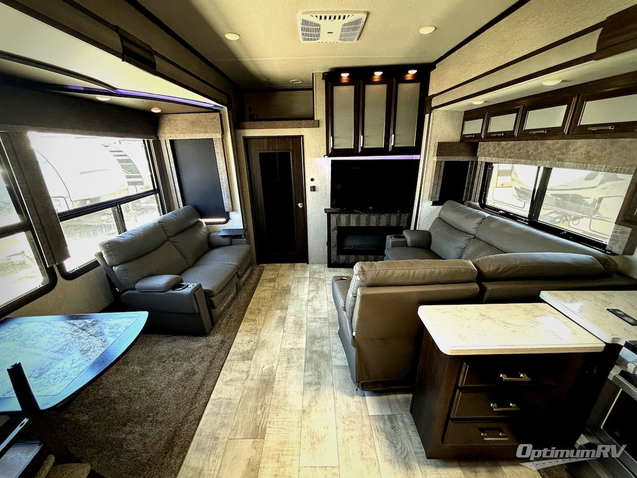 2020 Grand Design Momentum M-Class 395M Photo 4