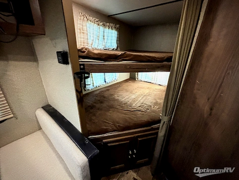 2018 Keystone Passport 239ML Express RV Photo 4