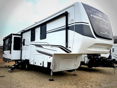 Used 2025 Palomino Columbus 384RKH Featured Photo